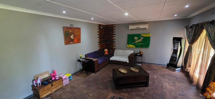 5 Bedroom Property for Sale in Songloed North West